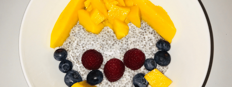 Chiazaadpudding met kokosmelk en fruit