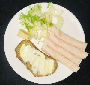 Psylliumbrood met roomboter kipfilet venkel