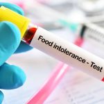 Laboratoriumapparatuur voor voedselintolerantietesten met kleurrijke testbuizen